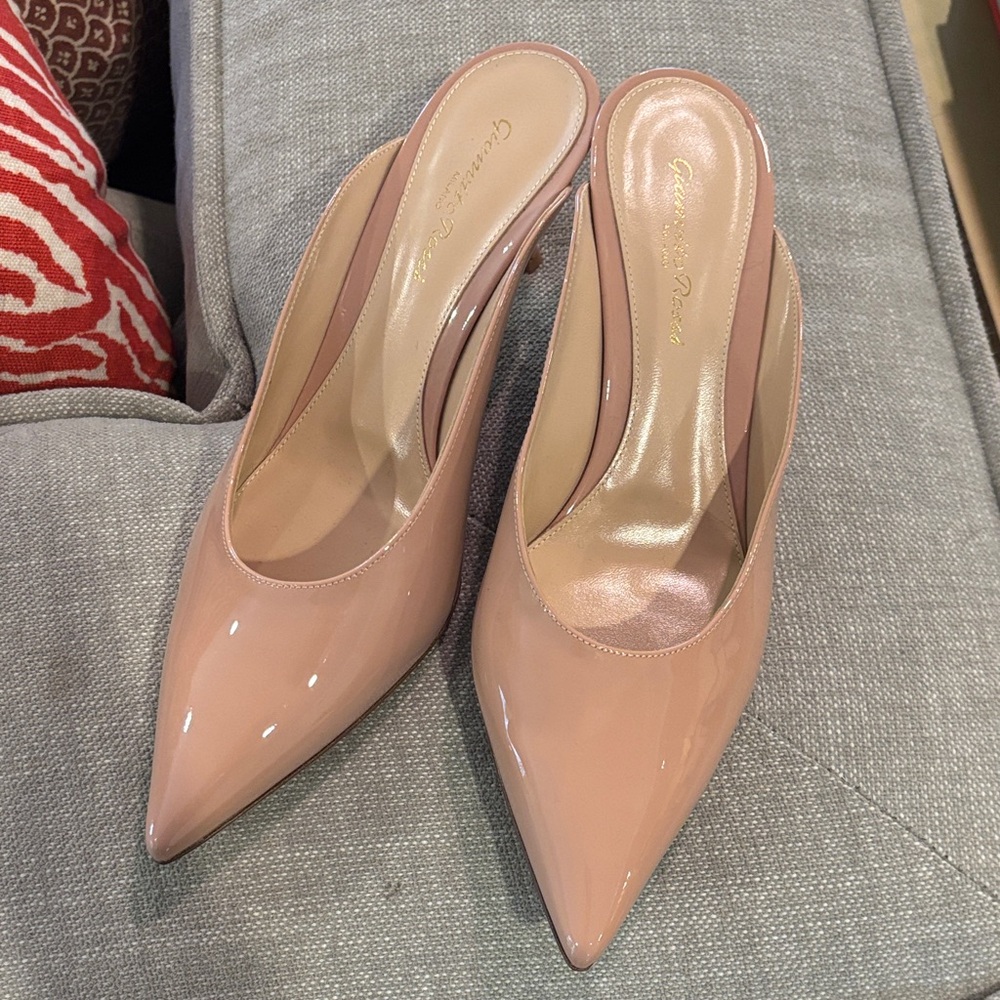 Gianvito Rossi nude with a Blush Pink kitten Heel